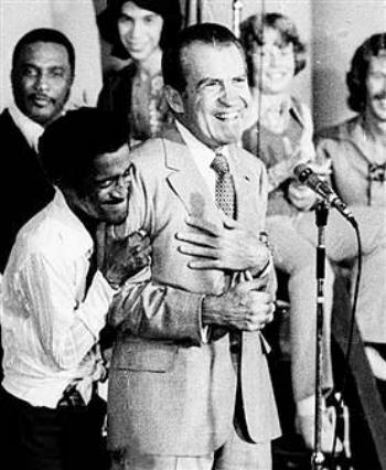 richard-nixon-sammy-davis-jr-1