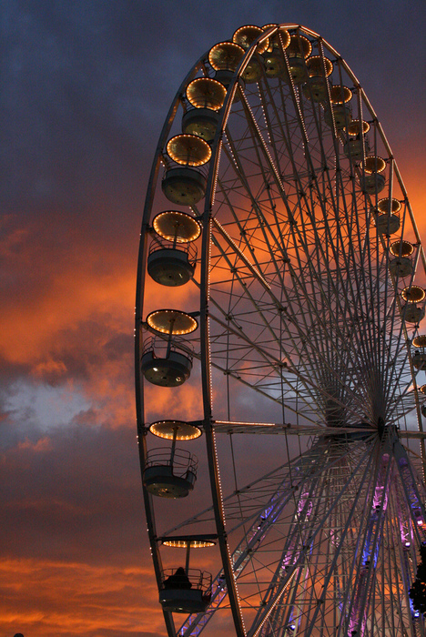 ferris wheel at dusk