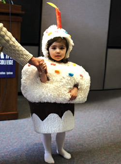 halloween-cupcake-girl_art